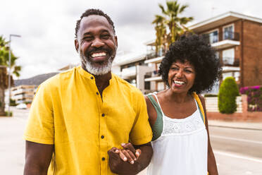 Beautiful mature black couple of lovers dating at the seaside - Married african middle-aged couple bonding and having fun outdoors, concepts about relationship, lifestyle and quality of life - DMDF10985