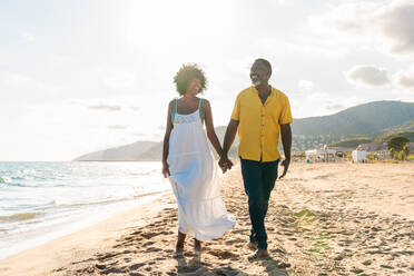 Beautiful mature black couple of lovers dating at the seaside - Married african middle-aged couple bonding and having fun outdoors, concepts about relationship, lifestyle and quality of life - DMDF11079