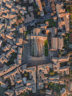 Aerial view of the Orvieto Catholic Cathedral (Duomo di Orvieto), a Roman 14th century church in Orvieto, Umbria, Terni, Italy. - AAEF27570