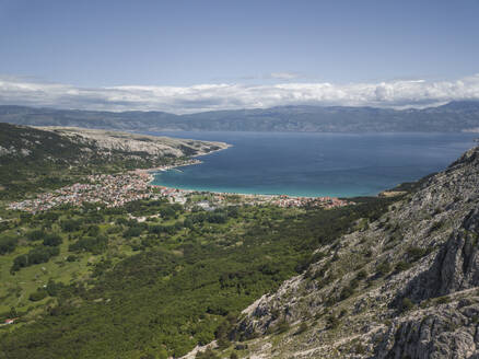 Aerial view of clear turquoise water and green coastline in Baska Island, Croatia. - AAEF27864