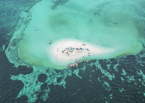 Aerial view of people on a tropical desert island, Zanziba, Tanzania. - AAEF27890