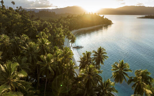 Luftaufnahme des White Beach in Port Barton, Palawan, Philippinen. - AAEF27905