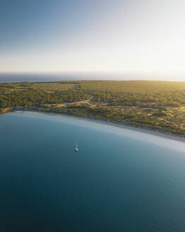 Luftaufnahme einer Drohne vom Lincoln National Park auf der Eyre Peninsula, Südaustralien, Australien. - AAEF27959