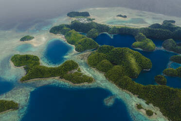 Drohnenansicht der Küste der Blauen Lagune von Sugba auf der Insel Siargao, Philippinen. - AAEF27992