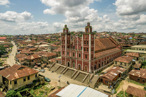 Luftaufnahme der Oke Sokori Moschee, Ogun State, Nigeria. - AAEF28044