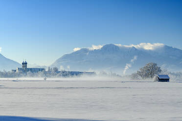 Kloster Benediktbeuern bei den Bayerischen Alpen im Winter, Benediktbeuern, Oberbayern, Bayern, Deutschland - ANSF00815