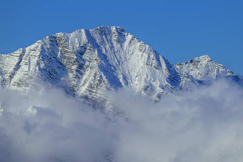 Schneebedecktes Birnhorn an einem sonnigen Tag, Schwalbenwand, Dientener Berge, Salzburg, Österreich - ANSF00834