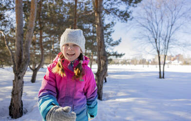 Happy girl having fun in winter forest - MBLF00300