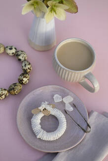 Cup of coffee, quail eggs and homemade wool napkin ring - GISF01047