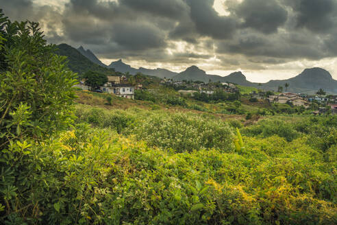 Blick auf Pieter Both und Long Mountain, Nouvelle Decouverte, Mauritius, Indischer Ozean, Afrika - RHPLF32282