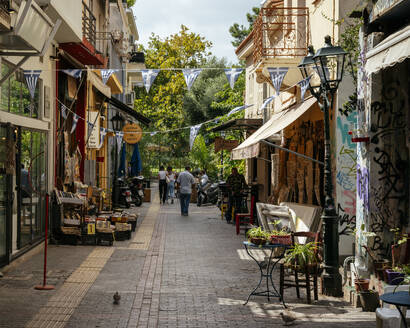 Fußgänger-Straßenszene, Athen, Attika, Griechenland, Europa - RHPLF32344