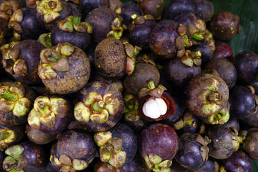 Mangosteens for sale, Psar Thmei Central Market, Phnom Penh, Cambodia, Indochina, Southeast Asia, Asia - RHPLF32361