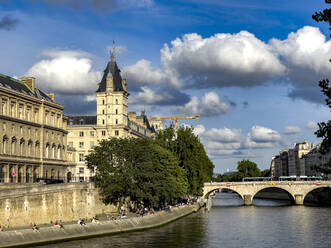 Bank of the River Seine, Ile de la Cite, and Palais de Justice, Paris, France, Europe - RHPLF32396