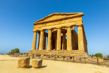 Temple of Concordia, Valle dei Templi (Valley of Temples), UNESCO World Heritage Site, Hellenic architecture, Agrigento, Sicily, Italy, Mediterranean, Europe - RHPLF33072