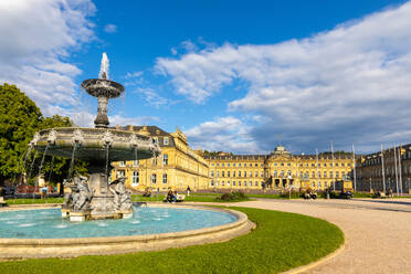 Schlossplatz Stuttgart, Neues Schloss, Brunnen, Stuttgart, Land Baden-Württemberg, Deutschland, Europa - RHPLF33101