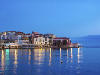 Altstadt am Wasser in der Morgendämmerung, Stadt Chania, Kreta, Griechische Inseln, Griechenland, Europa - RHPLF33131