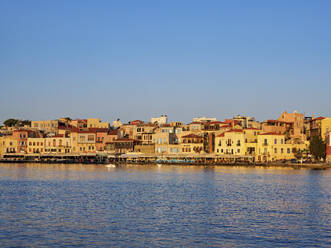 Altstadt Waterfront bei Sonnenaufgang, Stadt Chania, Kreta, Griechische Inseln, Griechenland, Europa - RHPLF33149