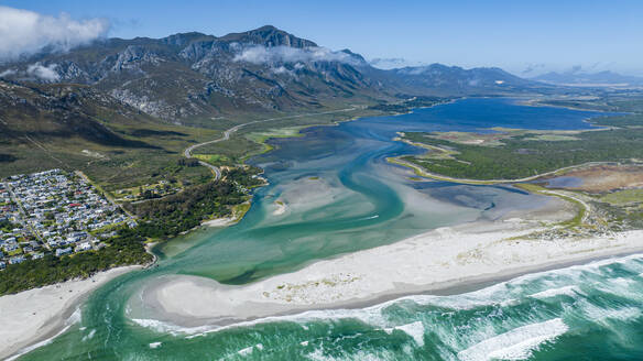 Luftaufnahme der Klein River Lagune, Hermanus, Westliche Kap-Provinz, Südafrika, Afrika - RHPLF33284