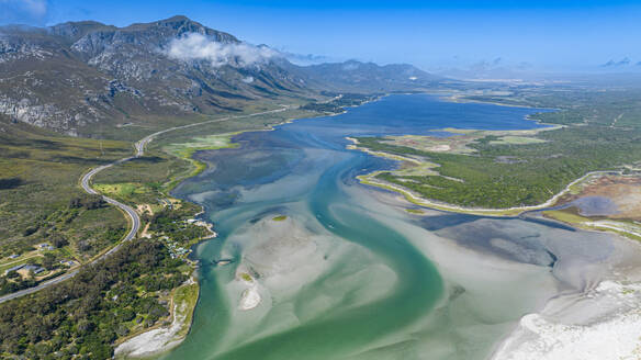 Luftaufnahme der Klein River Lagune, Hermanus, Westliche Kap-Provinz, Südafrika, Afrika - RHPLF33285