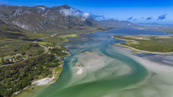 Luftaufnahme der Klein River Lagune, Hermanus, Westliche Kap-Provinz, Südafrika, Afrika - RHPLF33288