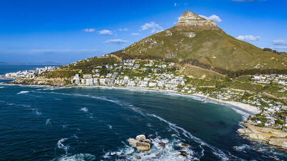Luftaufnahme des Lion's Head und Camps Bay, Kapstadt, Südafrika, Afrika - RHPLF33304