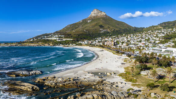 Luftaufnahme des Lion's Head und Camps Bay, Kapstadt, Südafrika, Afrika - RHPLF33306