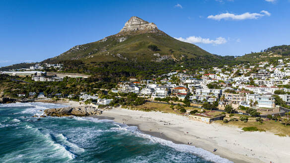 Luftaufnahme von Lion Head und Camps Bay, Kapstadt, Südafrika, Afrika - RHPLF33308