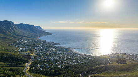 Luftaufnahme der Zwölf Apostel und Camps Bay, Kapstadt, Kaphalbinsel, Südafrika, Afrika - RHPLF33356
