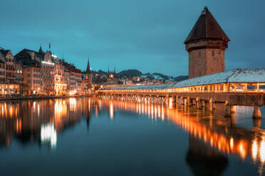 Kapellbrucke im Winter, Holzsteg, Luzern, Schweiz, Europa - RHPLF33395