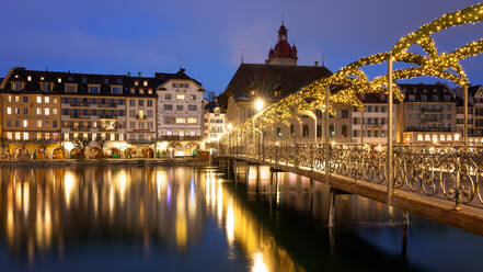 Rathaussteg Brücke am Abend, Luzern, Schweiz, Europa - RHPLF33399