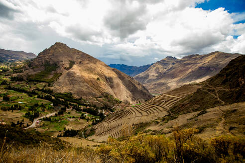 Pisaq aus der Ferne, Heiliges Tal, Peru, Südamerika - RHPLF33426