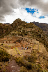 Pisaq-Ruinen aus der Ferne, Heiliges Tal, Peru, Südamerika - RHPLF33443