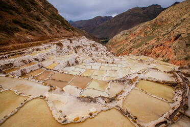 Salzbergwerke von Maras (Salineras de Maras), Peru, Südamerika - RHPLF33471