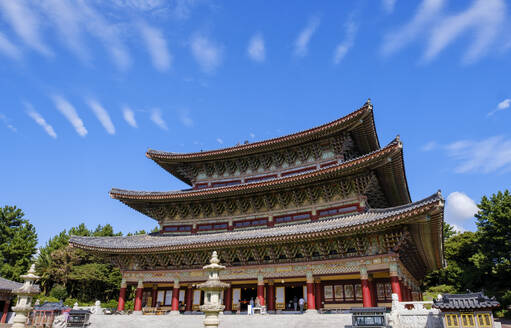Der buddhistische Tempel Yakcheonsa, 30 Meter hoch, 3305 Quadratmeter groß, der größte Tempel in Asien, Insel Jeju, Südkorea, Asien - RHPLF33476