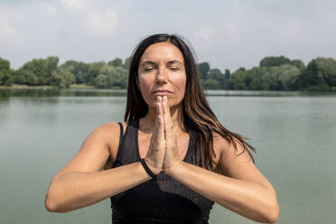 Fitness-Frau im Park, Mailand, Italien. - ISF26386