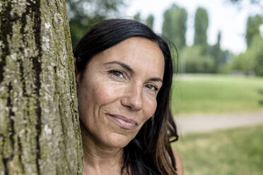 Fitness-Frau im Park, Mailand, Italien. - ISF26391