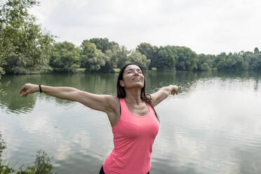 Fitness woman at the park, Milano, Italy. - ISF26393