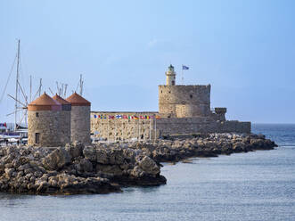 Windmühlen und Festung des Heiligen Nikolaus, Rhodos-Stadt, Insel Rhodos, Dodekanes, Griechische Inseln, Griechenland, Europa - RHPLF33638