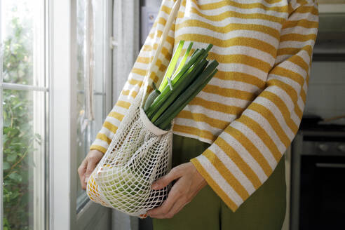 UAE, woman with a grocery sack of fresh vegetables - TYF00809