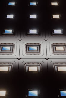 Integrierte Mikrochip-Schaltung mit Beleuchtung im Dunkeln - JPF00507