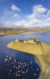 UK, Scotland, Ruthven, Aerial view of Ruthven Barracks and surrounding lake - SMAF02751