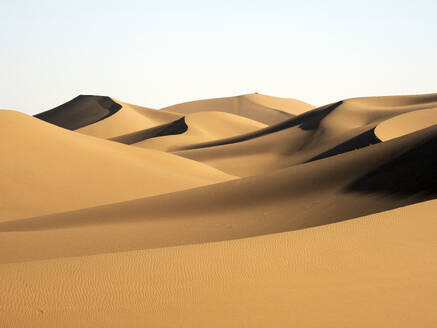 Sanddünen in der Wüste Sahara in Marokko, Nordafrika - DSGF02514