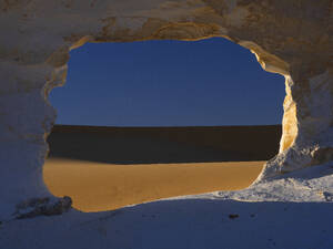 Limestone rock formations in the White Desert at sunset. Egypt, Western Sahara desert - DSGF02529