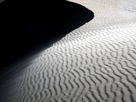 White sand dune with pattern in Sahara desert, Egypt - DSGF02530