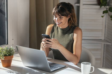 Woman at the office, Barcelona, Spain - JSRF02972