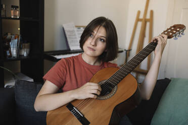 girl with a guitar on the sofa - MCHF00043