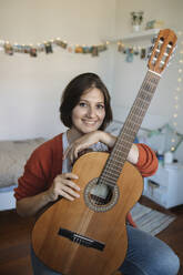 girl with a guitar at home - MCHF00048