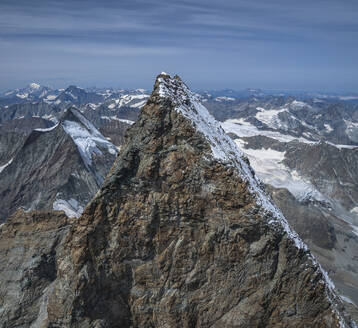 Luftaufnahme von Zermatt, Schweizer Alpen, Schweiz. - AAEF28153