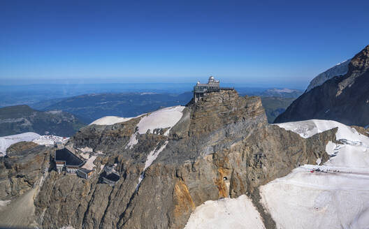 Luftaufnahme der Schweizer Alpen, Sphinx-Observatorium Jungfraujoch, Lauterbrunnen, Schweiz. - AAEF28158