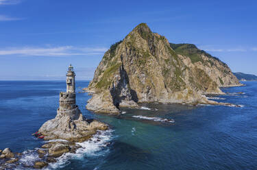 Luftaufnahme des Aniva-Leuchtturms, Insel Sachalin, Russland ...